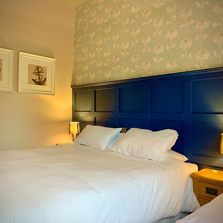 Hotel Crown & Anchor à Woking Extérieur photo