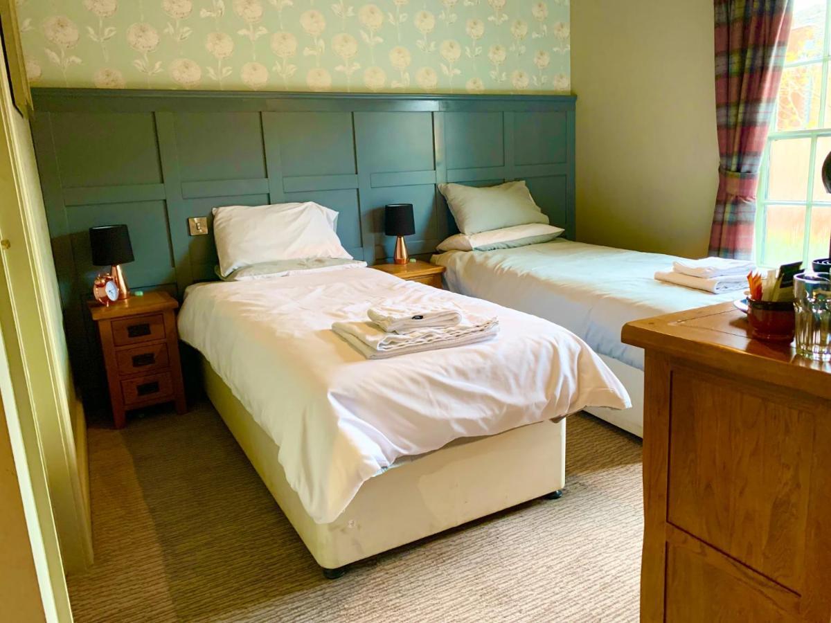 Hotel Crown & Anchor à Woking Extérieur photo