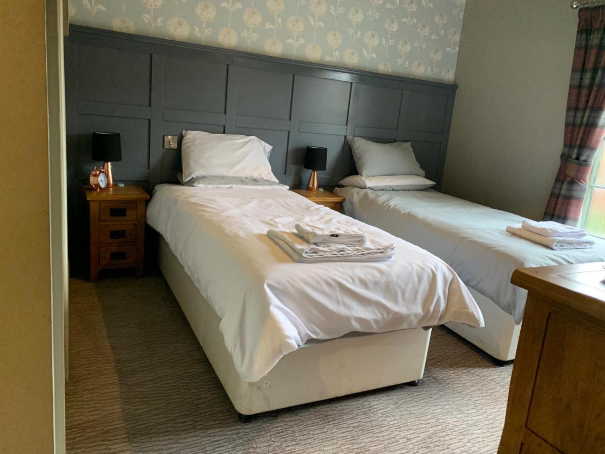 Hotel Crown & Anchor à Woking Extérieur photo