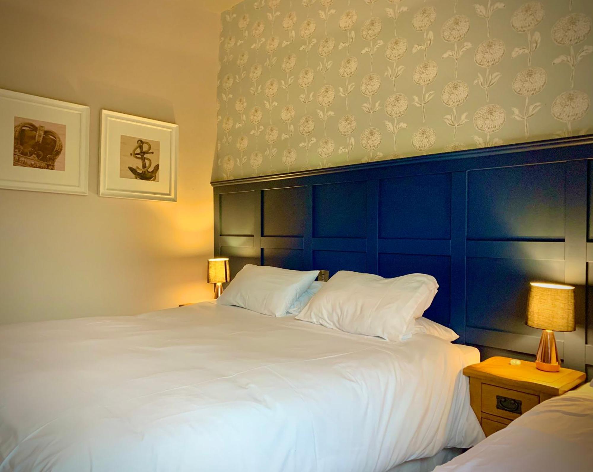 Hotel Crown & Anchor à Woking Extérieur photo