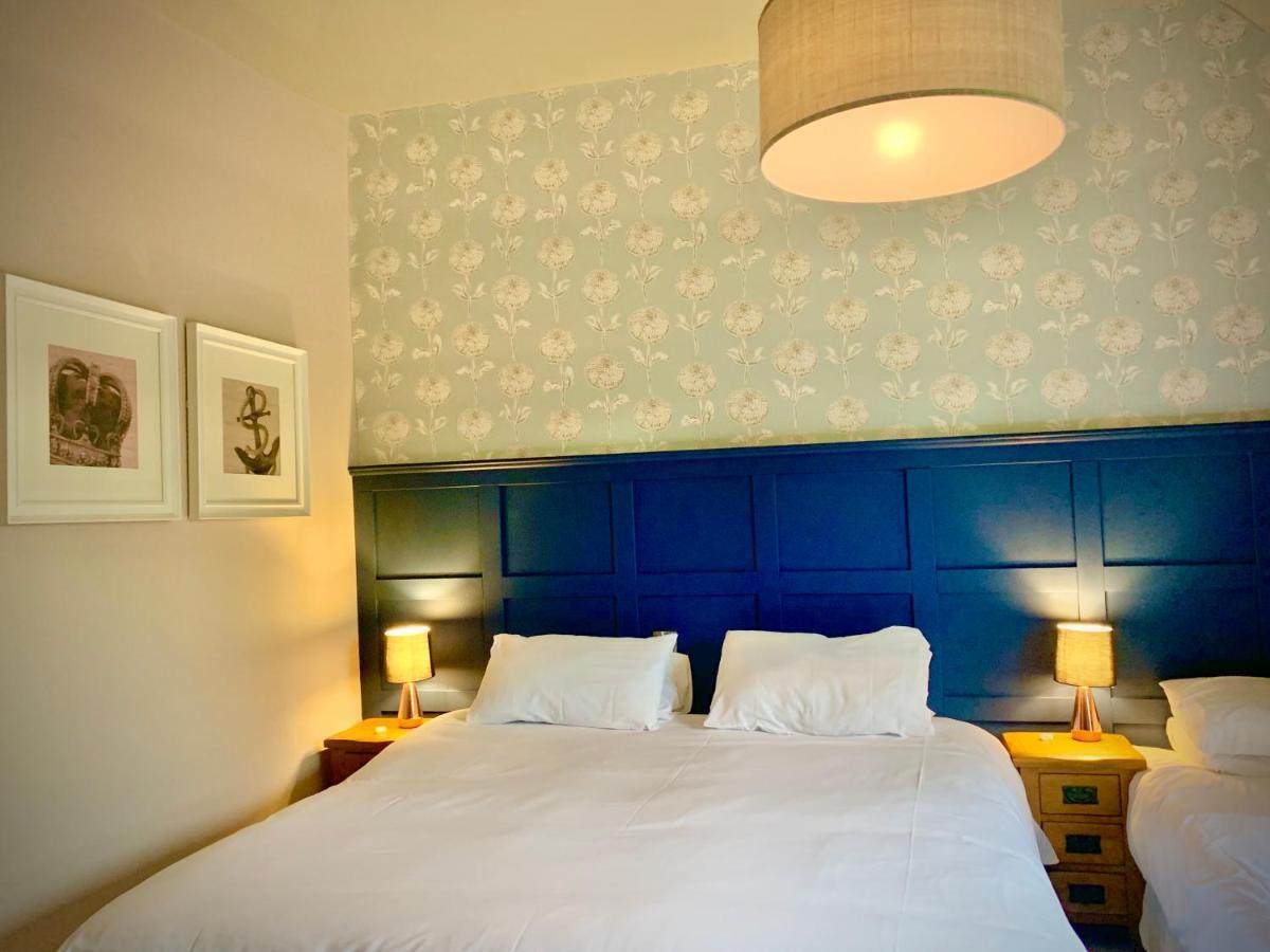 Hotel Crown & Anchor à Woking Extérieur photo