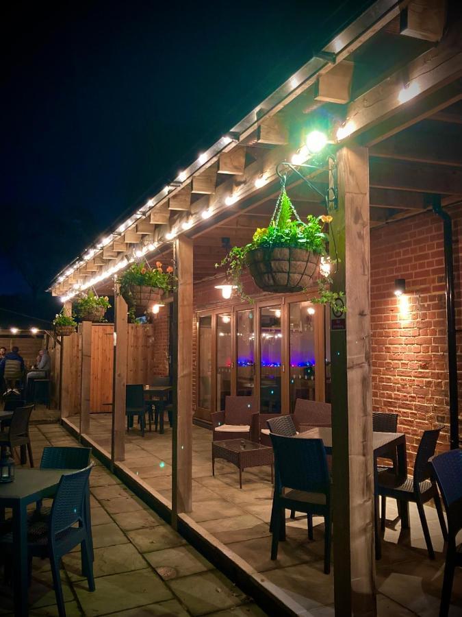 Hotel Crown & Anchor à Woking Extérieur photo